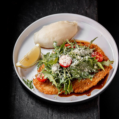 Шницель индейка, картофель, соус демиглас в Tehnikum по цене 990 ₽