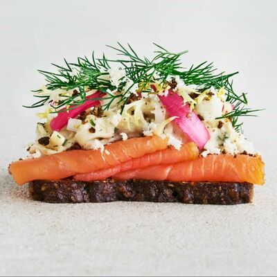 Бутреброд с копченой форелью в Рыбку съесть по цене 379 ₽