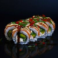 Опаленный ролл со снежным крабом и спайси соусом в HamsteR