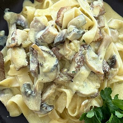 Паста с курицей и шампиньонами в Том Ям & Паста по цене 299 ₽