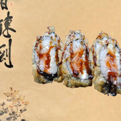 Жареный ролл с лососем и сыром в Big Rolls по цене 300 ₽