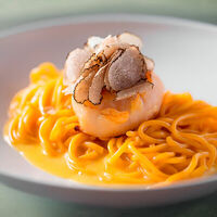 Спагетти с трюфелем и гребешком в Grace Bistro