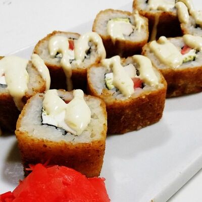 Цезарь роллы темпурные в Братик Томатик по цене 369 ₽