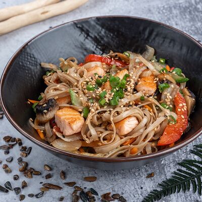 Вок Лапша с лососем в Мушу по цене 375