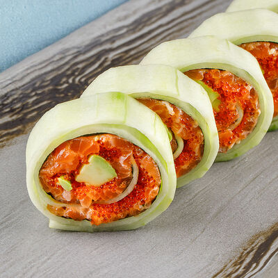 Фирменный ролл с лососем в Терраса по цене 1890 ₽