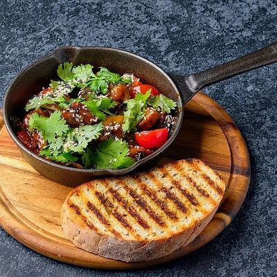 Сковородочка с индейкой и овощами в Mesto Sushi & Grill по цене 740