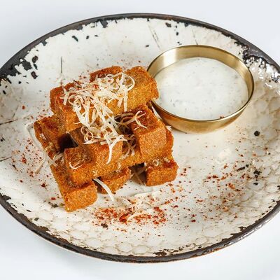 Гренки с пармезаном в Баклажан по цене 485 ₽