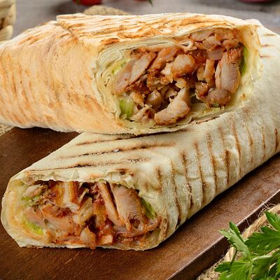 Шаурма куриная в лаваше в Halal Grill по цене 595 ₽