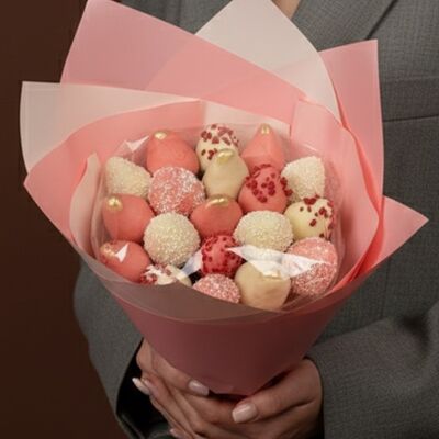 Букет Блеск (19 шт.) в Luna-Клубника в шоколаде по цене 3990 ₽