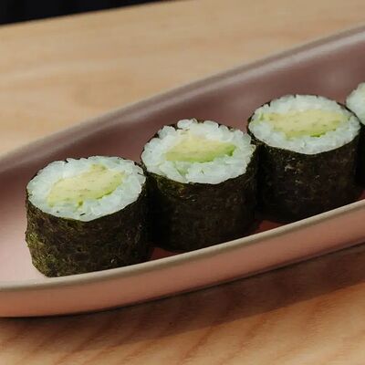 Маки с авокадо в Tsunami по цене 420 ₽