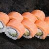 Филадельфия с копченым лососем в Вкусно Суши по цене 859