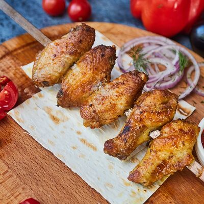 Шашлык из куриных крыльев в Maki Family по цене 299