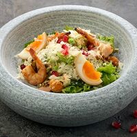 Салат с креветками и подкопченным лососем в Gustogram
