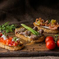 Ассорти брускетт в Brewers Hammer