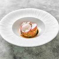 Тартар из форели с каперсами и базиликом в GASTROFISH