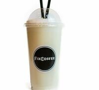 Молочный коктейль с клубничным сиропом стандартный в FixCoffee