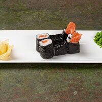 Ролл Маки с лососем в Бай Тай