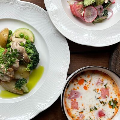 Овощной салат + Уха + Куриное бедро с овощным соте в Gonzo по цене 770 ₽