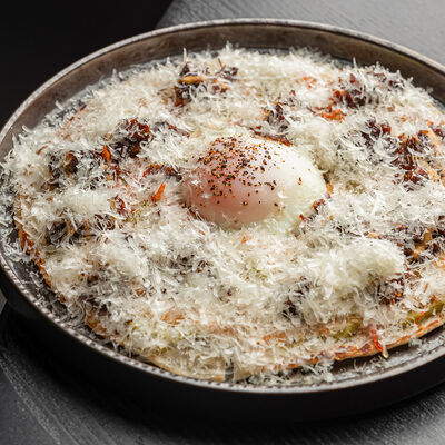 Роти с говяжьими щеками, термальным яйцом и пармезаном в Neoni по цене 820 ₽