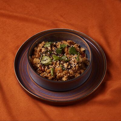 Жареный рис с курицей в Липа гастробар по цене 400 ₽