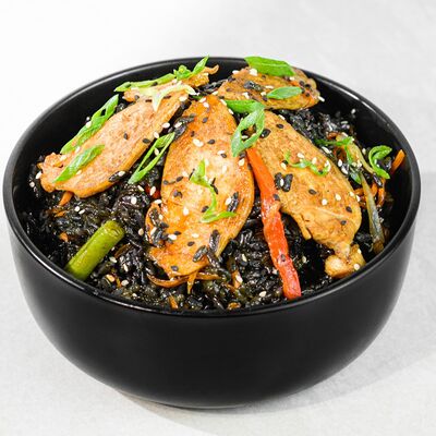 Wok черный рис с лососем в Черный рис по цене 600 ₽