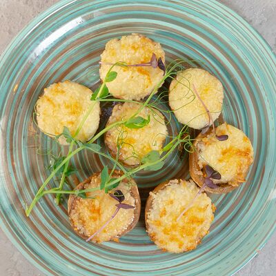 Шапиньоны, запеченные с сыром сулугуни в Чайхана Азия Базар по цене 309