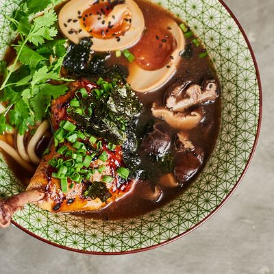 Рамен с куриной ножкой в Полтора тигра по цене 630