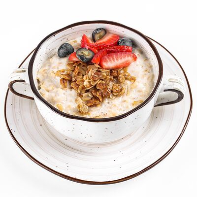 Каша овсяная с ягодами в Семейный ресторан Mr Grek по цене 340 ₽