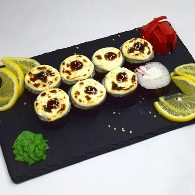 Ролл запеченный со снежным крабом в Sushi kim по цене 558 ₽