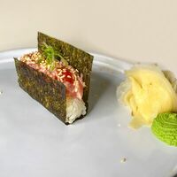 Хэндролл Тунец в Tiger Sushi