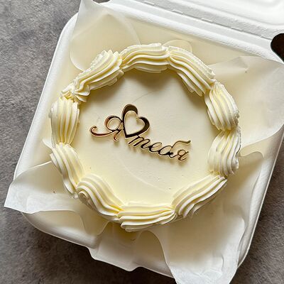 Бенто-торт Я люблю тебя с золотым топперомв Lipatik sweets по цене 2100 ₽