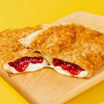 Чебурек с клубничным джемом и сыром в Чебурекми по цене 189 ₽