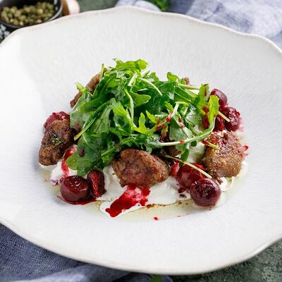 Салат с куриной печенью и вишней в Кукумбер по цене 490