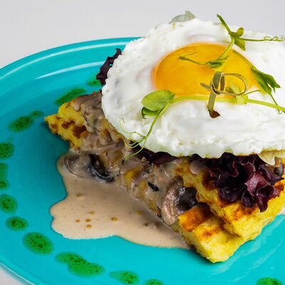 Картофельные вафли с жульеном в Coffee Cake по цене 490 ₽