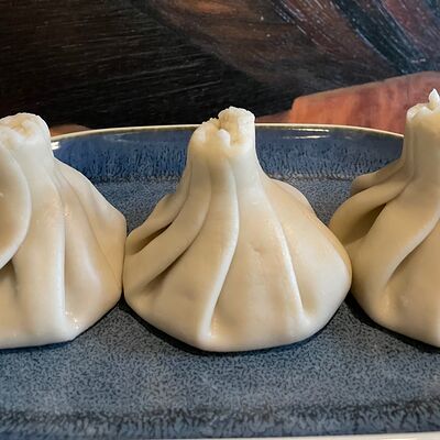 Хинкали с бараниной отварные в Сандро по цене 570 ₽