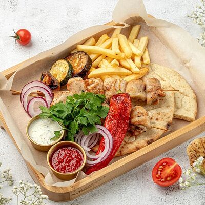 Греческие сувлаки с курицей в Rodos по цене 890 ₽
