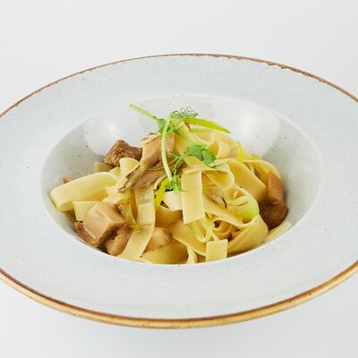 Феттуччине с грибами в Нью-Йорк пицца и гриль по цене 670 ₽