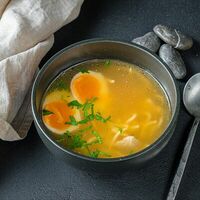 Куриный суп с домашней лапшой в PizzAmore