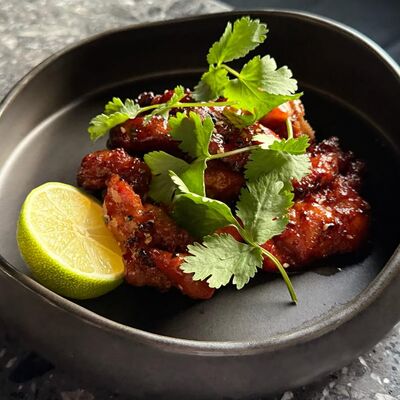 Филе цыплёнка в имбирно-медовом соусев Luna по цене 890 ₽