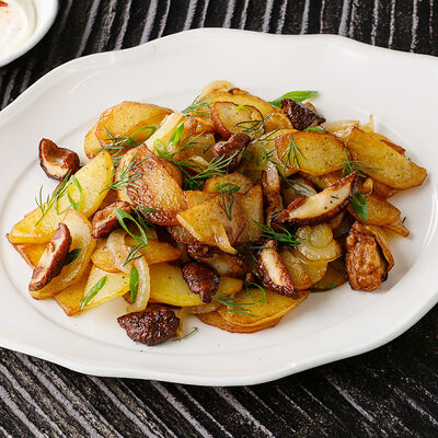 Картофель, жаренный с грибами в Ginza по цене 890 ₽