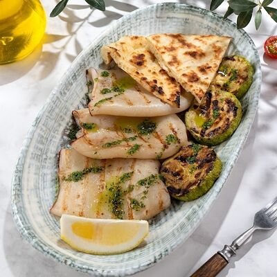 Кальмар на гриле с кабачками в Петрушка по цене 708 ₽