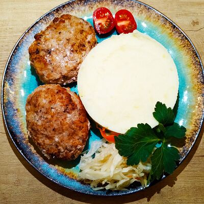 Котлеты домашние с картофельным пюре в Papa Hop по цене 380 ₽