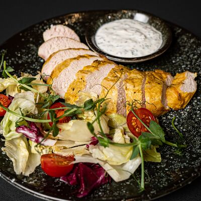 Куриное филе су-вид с зелёной гремолатой в Wellfood по цене 40 р.