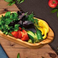 Свежие овощи с зеленью в Деда хинкали