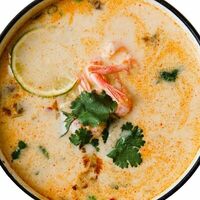 Суп Том ям с морепродуктами в Woki