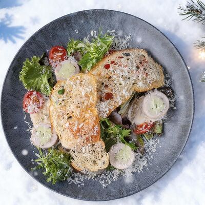 Салат курдели с кроликом и томатамив Мамули по цене 840 ₽