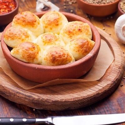 Запеченые шампиньоны с сулугуни в Чача по цене 470 ₽