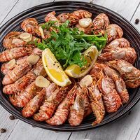 Жареные креветки Dragon в чесноке и сливочном маслев Mr. Crabs