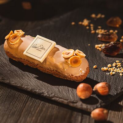 Эклер Карамель в Pierre eclair по цене 270 ₽