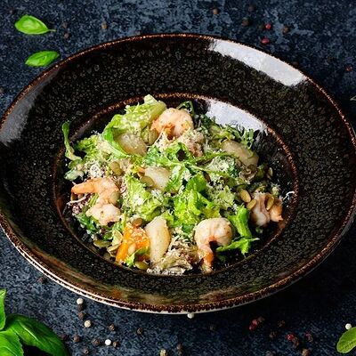 Салат с тыквой, гребешком и креветками в Mesto Sushi & Grill по цене 620